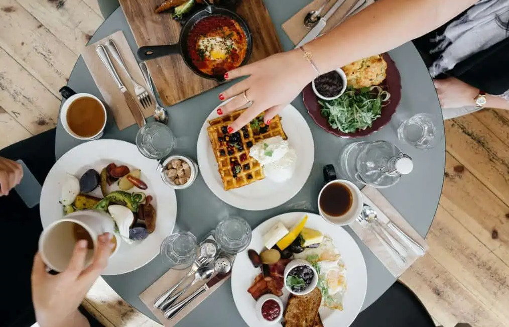 Eating breakfast as a family